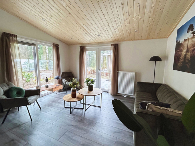 Living area 3, Chalet w Garden & Views, Apeldoorn