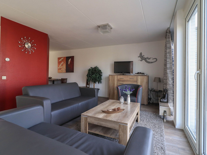 Living area 3, Holiday Home on the Water in Friesland, Wûnseradiel