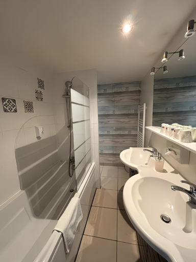 Bathroom 4