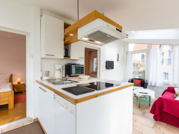 Private kitchen, Walnut Modern Retreat, Bodenseekreis