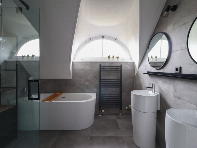 Bathroom 5, Seafront Villa With Sauna, Wûnseradiel