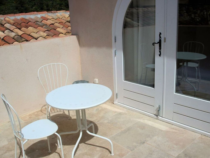 Dining, Prat-bourdin no. 18 Hameau des Claudins, Var