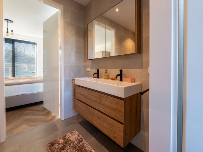 Others 2, Cozy Villa With Lakeside Views, Zeewolde