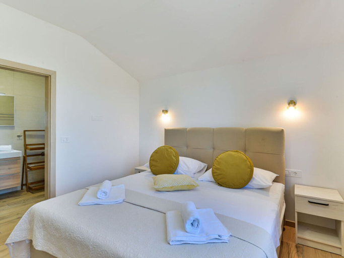 Room 4, With Pool, Jacuzzi and Sauna, Privlaka