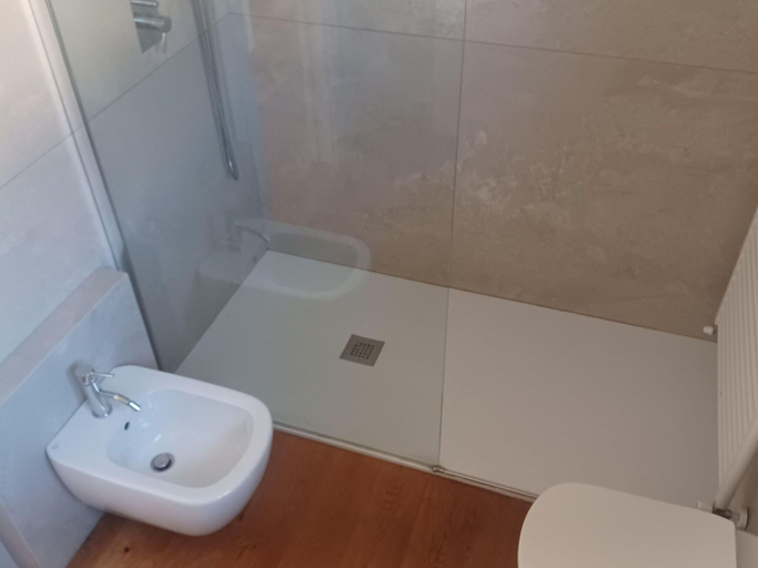 Bathroom 4, Apartment in a Prime Location on Lake Maggiore, Verbano-Cusio-Ossola