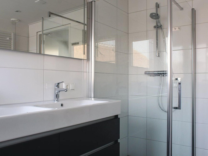 Bathroom, Villa in Friesland With Waterfront Garden, Skarsterlân