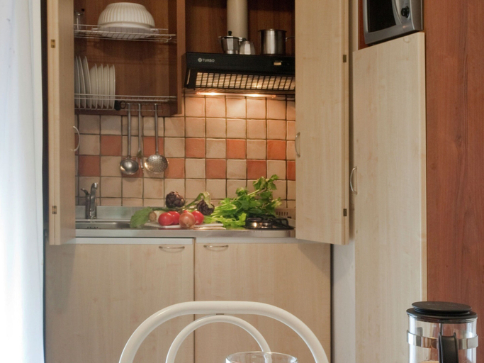 Others 4, Vibrant Apartment in Rimini With Balcony, Rimini