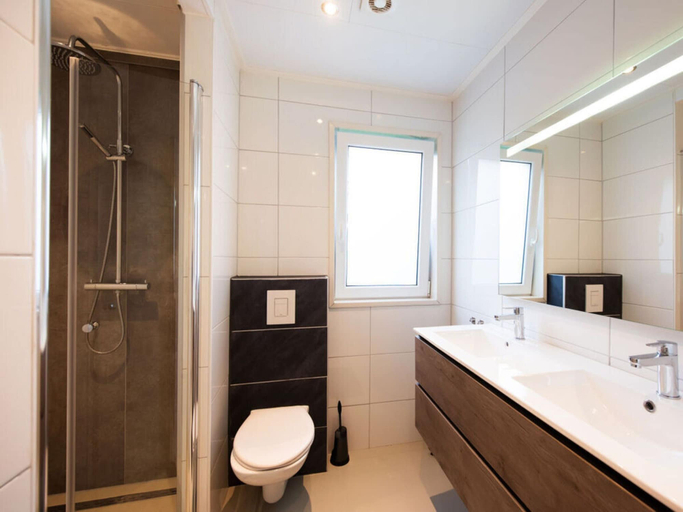 Bathroom 3, Pavilion 6 People XL, Ooststellingwerf