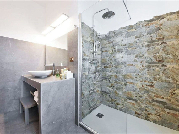 Bathroom 3, Belvilla by OYO Villa Teodora, Roma