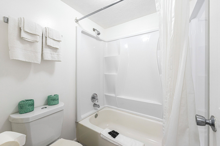 Bathroom 4, Budgetel Inn and Suites, Fulton