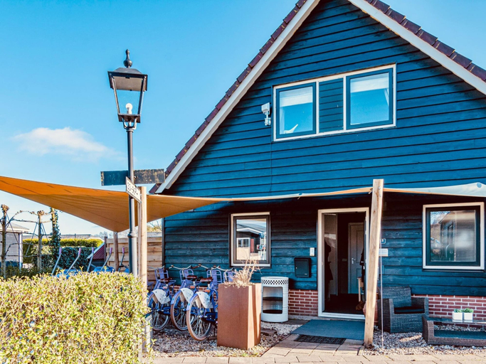 Exterior 2, Cozy Holiday Home With Terrace, Steenwijkerland