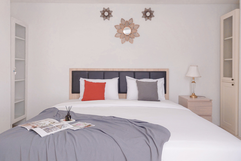 Comfortable and Homey 1BR Tamansari Bintaro Mansion Apartment By Travelio, South Tangerang