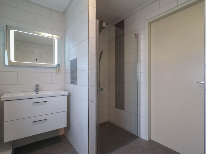 Bathroom 4, Holiday Home on the Water in Friesland, Wûnseradiel