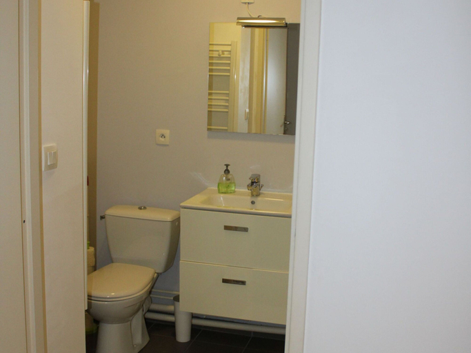 Bathroom 4, Nice Apartment With Terrace Near the sea, Nord