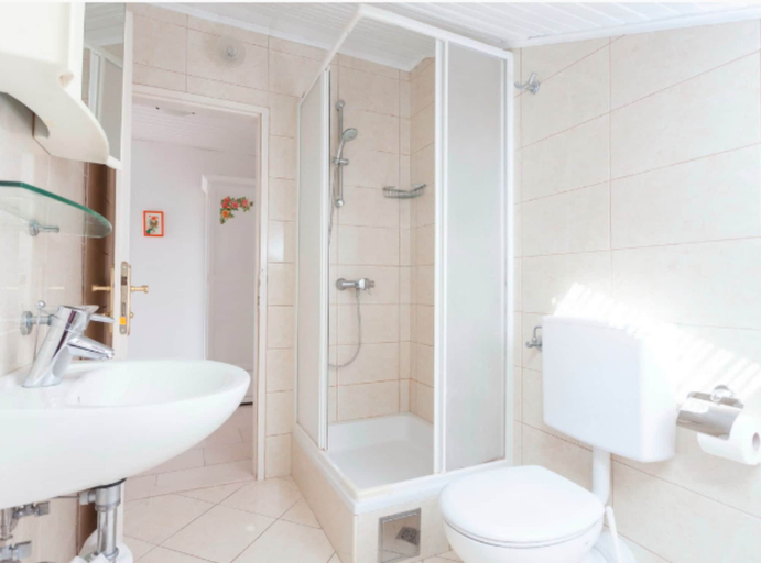 Bathroom 2, Apartments Lili, Podgora