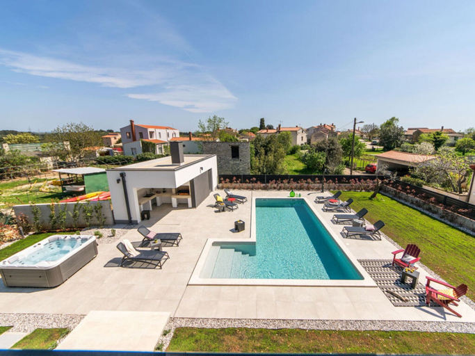 Pool 5, Zen Comfortable Holiday Residence, Pula
