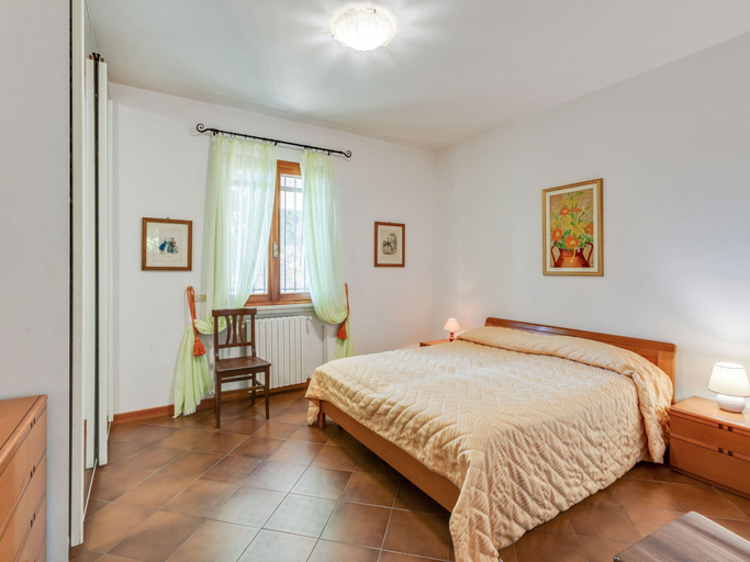 Room 2, Villa in Torri del Benaco With Private Pool, Verona