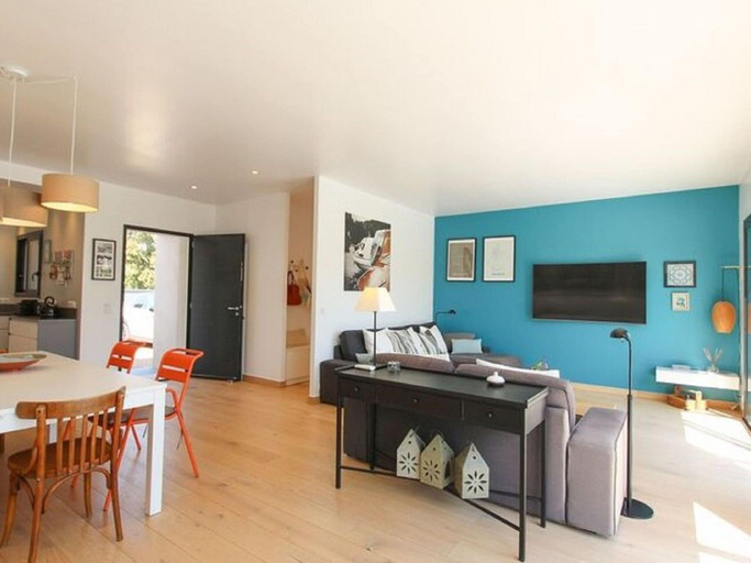 Private kitchen 5, Inviting Holiday Home in Grimaud With Private Pool, Var