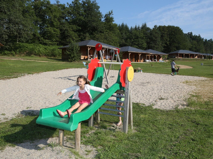 Family & Kids 5, Chalet in France With Forest Views, Corrèze