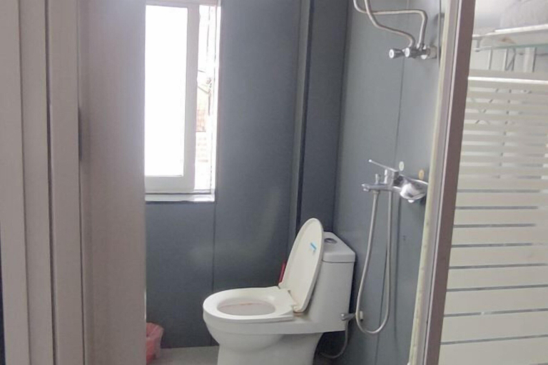 Bathroom 3, Guanyuntianyuebingguan, Lianyungang