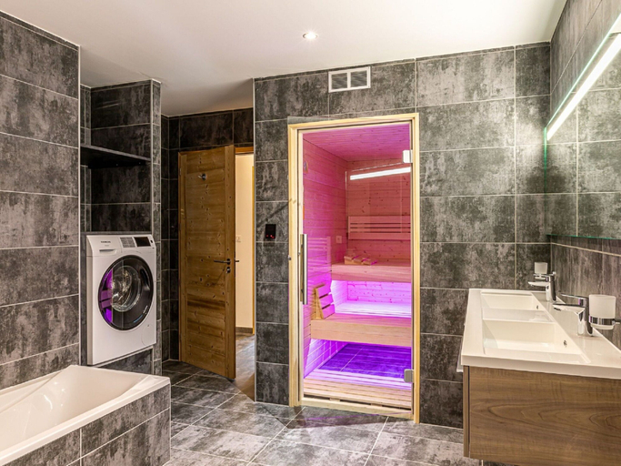 Bathroom 2, Apartment in France Near Scenic Mountains, Haute-Savoie
