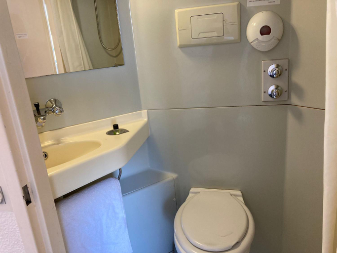 Bathroom, Nouvelle Classe Hotel, Vienne