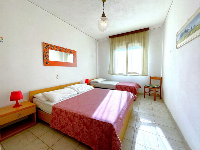 Room 3, Apartment in Caorle Near Beach and Pool, Venezia