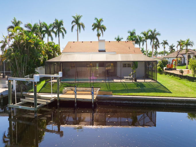 Exterior & Views 2, Skylark Oasis - Family Fun & Luxury, Lee