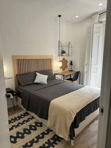 Bedroom 2, Plaza mayor, Madrid