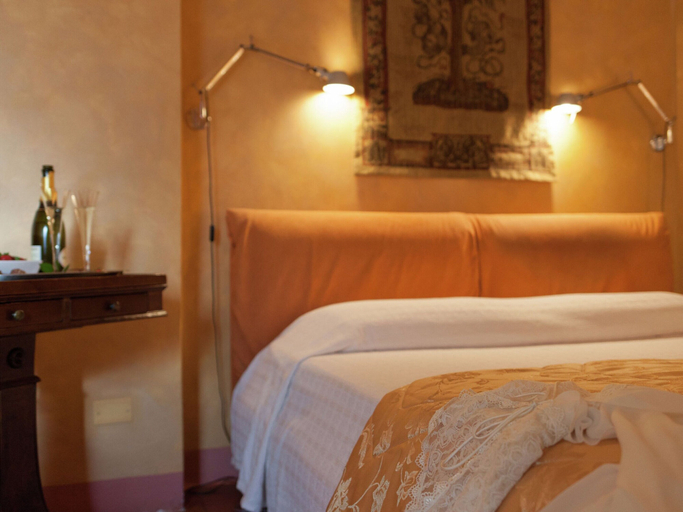 Room 5, Villa in Cortona With Pool & Hill Views, Arezzo