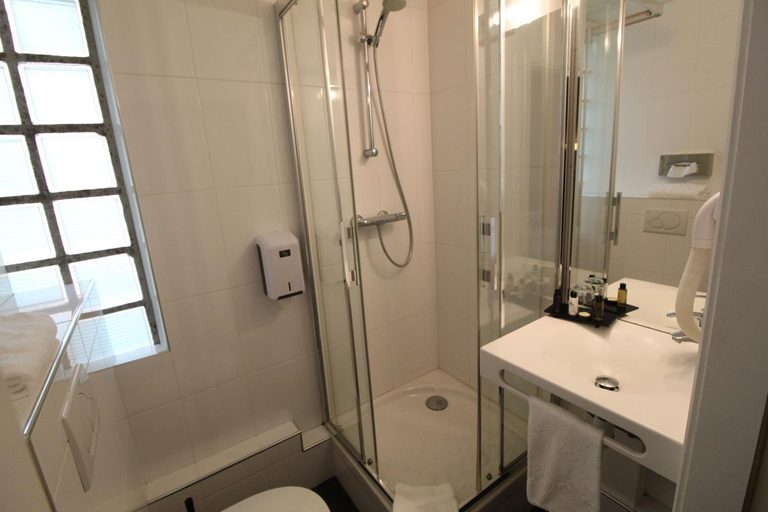 Bathroom 2, Hotel des Tonneliers, Bas-Rhin
