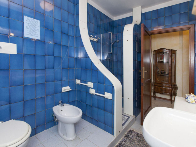 Bathroom 4, Topazio Comfortable Holiday Residence, Cagliari