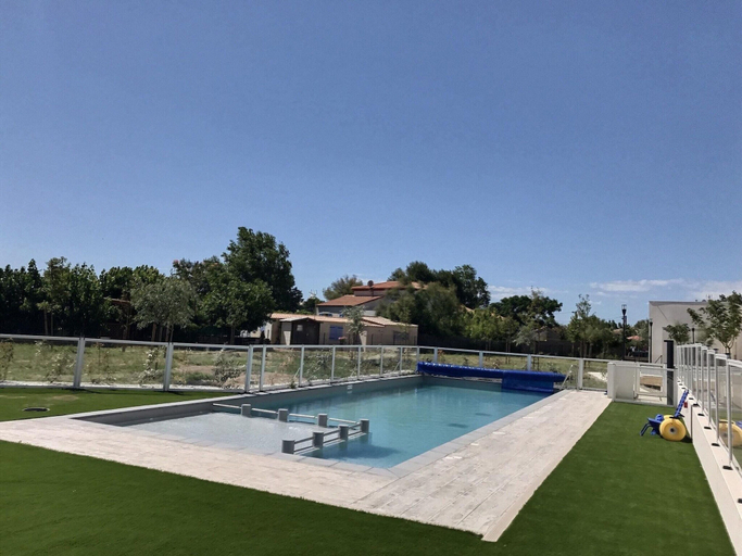 Pool 5, Maisonette Near Valras-plage Beach, Hérault