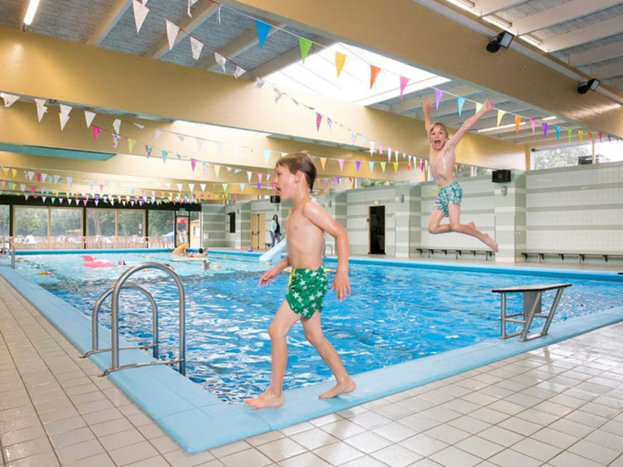 Pool 5, Spacious Holiday Home With Terrace, Zevenhuizen-Moerkapelle