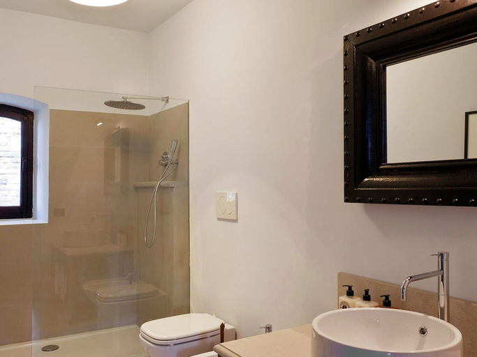 Bathroom 3, Apartment in a Famous Monferrato Castle, Alessandria