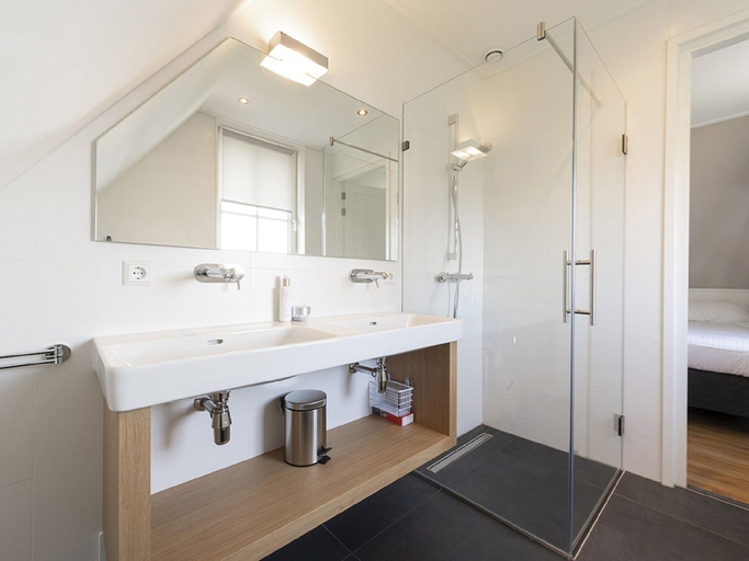 Bathroom 5, Luxury Villa With gas Fireplace, Lemsterland