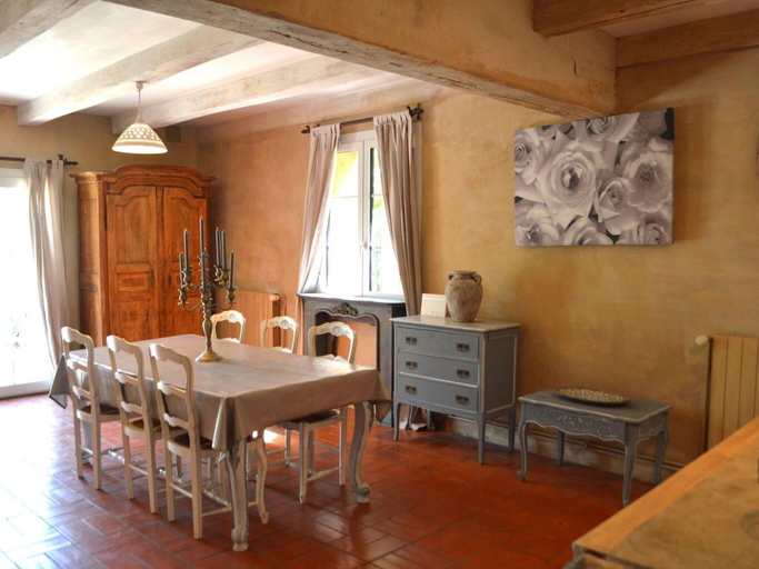 Dining 3, Holiday Home in Lorgues With Private Pool, Var