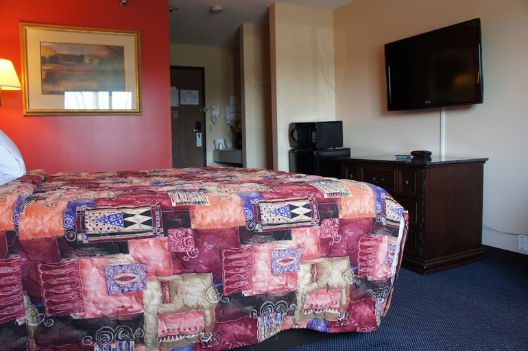 Bedroom 2, Coratel Inn and Suites Maple Grove, Hennepin