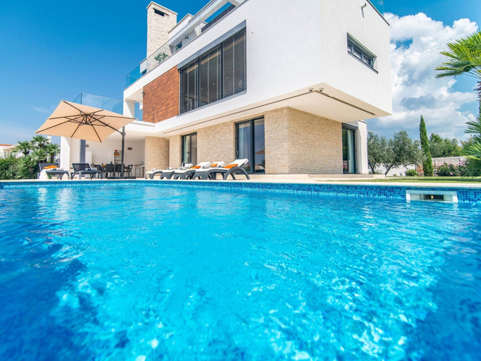 Pool 3, Luxury Villa With Pool and sea View, Vodnjan