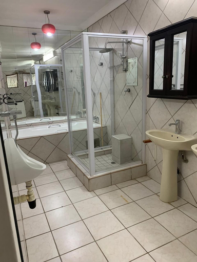 Bathroom 4, Saba Saba Guest House, City of Tshwane