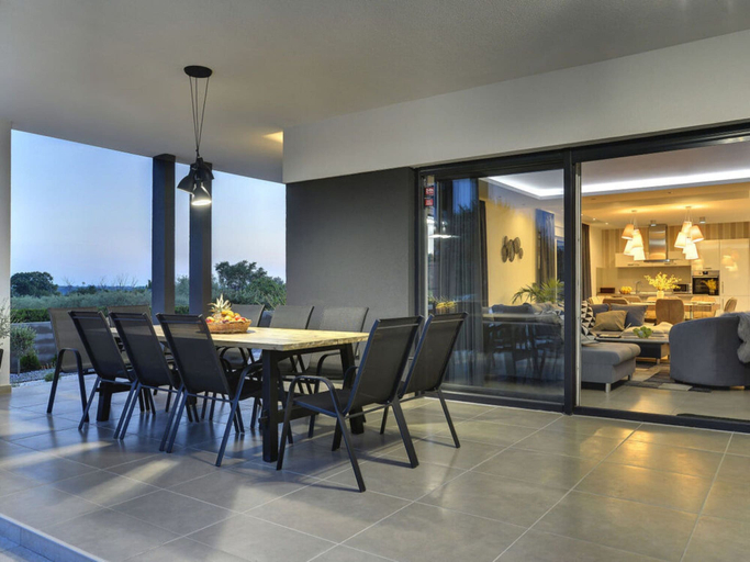 Dining 2, Villa Una Comfortable Holiday Residence, Pula