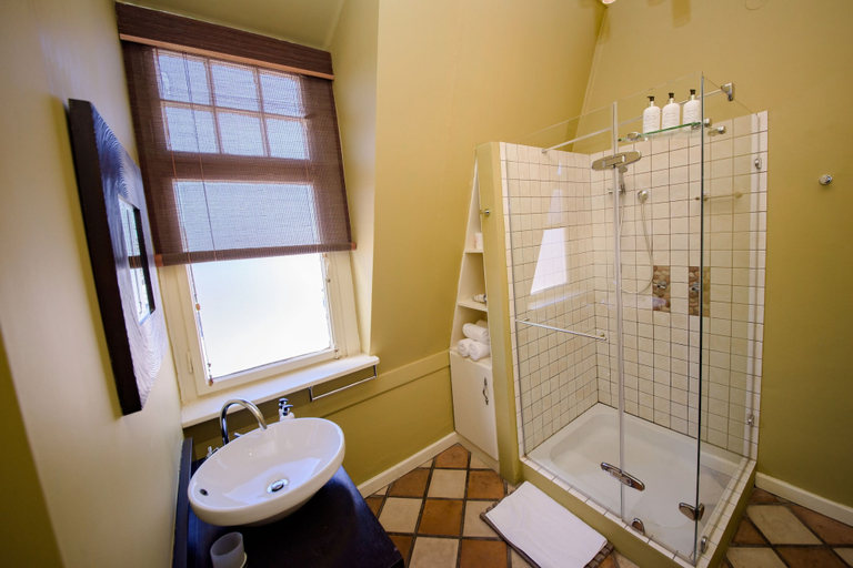 Bathroom 4, Villa Margherita, Swakopmund