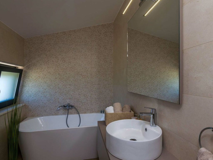 Bathroom 4, Villa Bella Vita, Barban