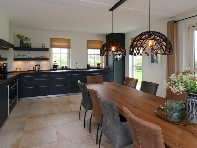 Others 2, Villa in Friesland with Sauna and Jetty, Lemsterland