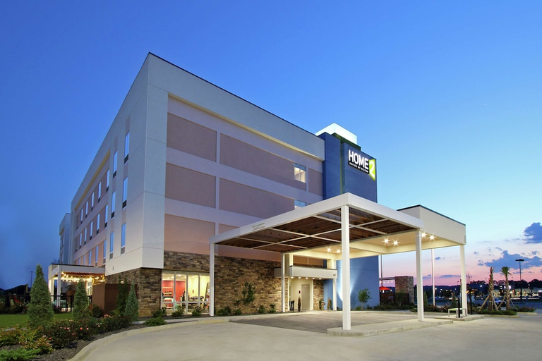 Exterior & Views