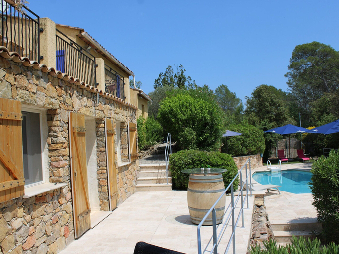 Pool 2, Holiday Home With Large Garden and Pool, Var