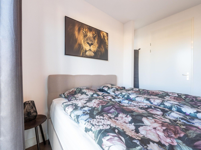 Others 3, Cozy Villa With Lakeside Views, Zeewolde
