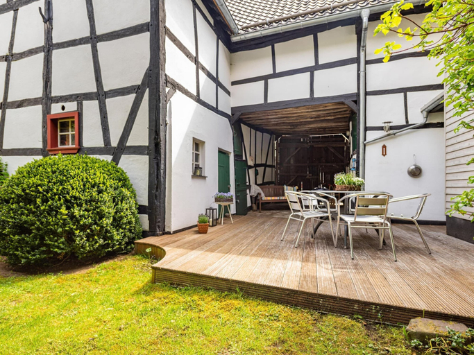 Others 2, Romantic Holiday Home in Schleiden on the Village Square, Euskirchen