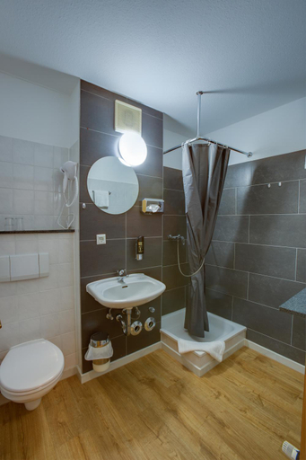 Bathroom 5, Hotel Leo Mühlhausen, Rhein-Neckar-Kreis