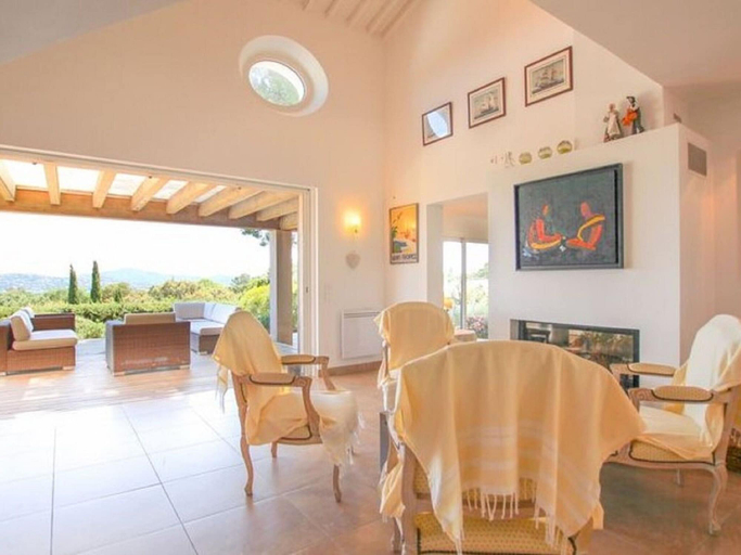Dining 2, Serene Holiday Home in Grimaud With Private Pool, Var